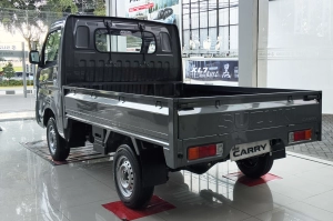 Bak belakang luas Suzuki Carry Pickup Graphite Grey Metallic